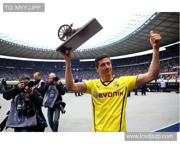 德甲赛季落幕拜仁夺冠多特逆袭凯恩金靴汉堡重返顶级联赛